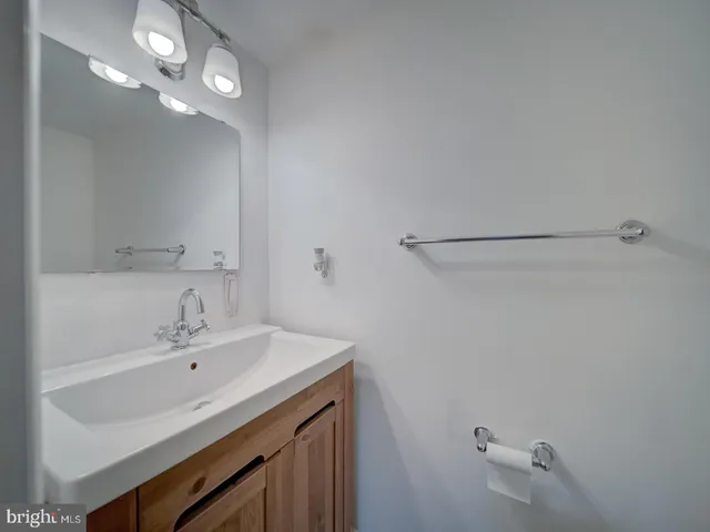 $425,000 | 5674 Oak Tanager Court, Burke, VA 22015