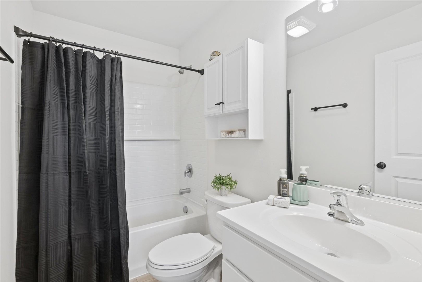 602 Apple Valley Road Harvard, IL 60033 - Photo 15 of 24 a bathroom with a sink a toilet and shower