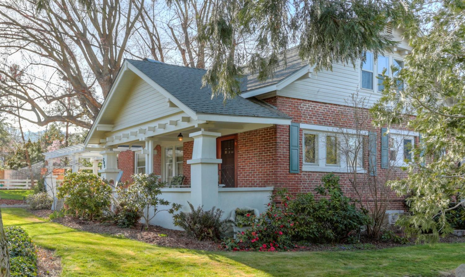 209 Crowson Road Ashland, OR 97520 - Photo 1 of 35 Gallery Image 1