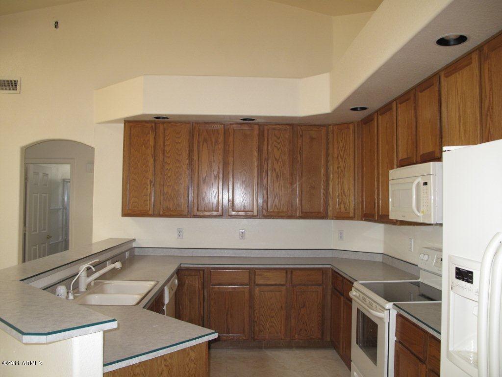 16037 South 38th Way Phoenix, AZ 85048 - Photo 5 of 17 KITCHEN