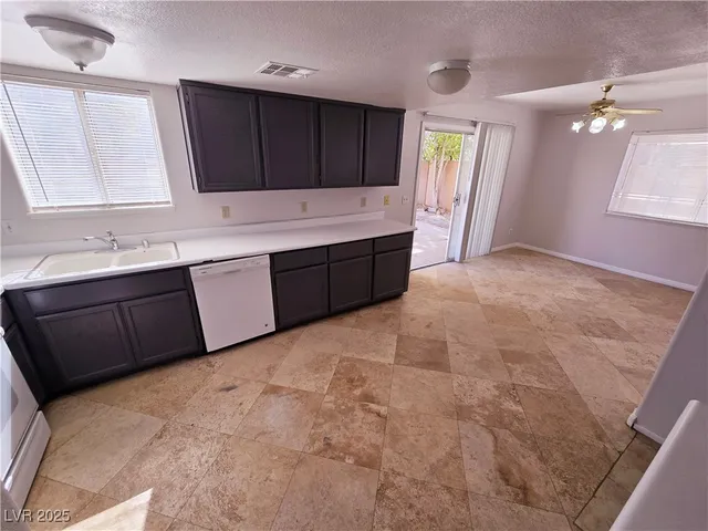 $1,695 | 7525 Hickory Hills Drive, Las Vegas, NV 89130