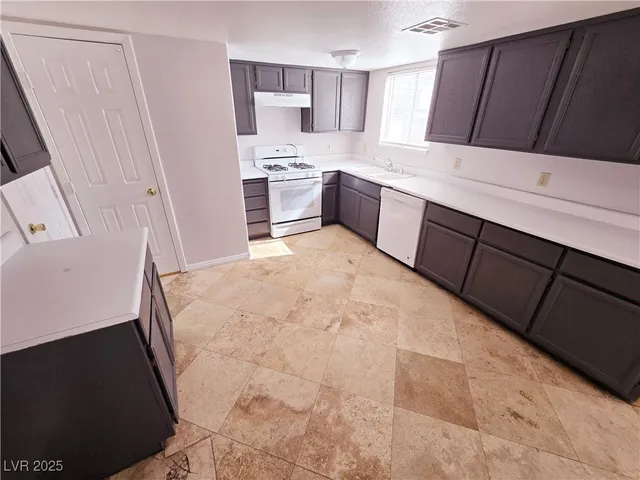 $1,695 | 7525 Hickory Hills Drive, Las Vegas, NV 89130