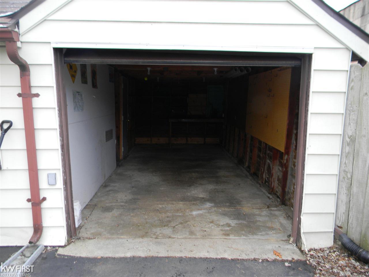 1521 North Seymour Road Flushing, MI 48433 - Photo 5 of 35 21545422-4.JPG