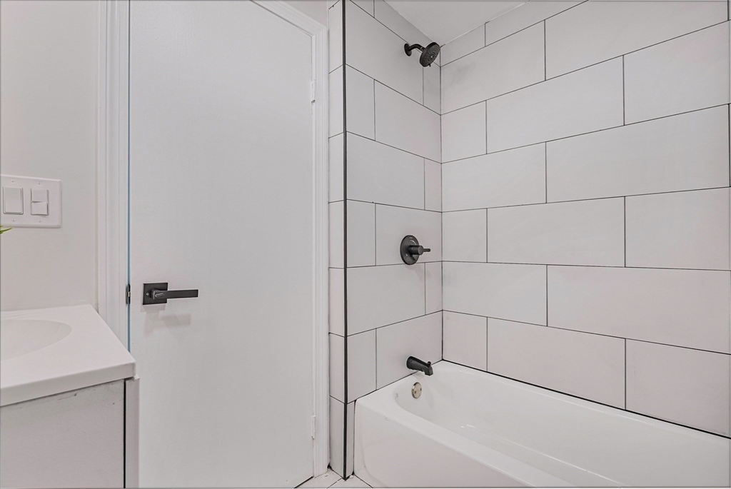 76 Sunset Drive Brockton, MA 02301 - Photo 16 of 32 a bathroom with a bathtub