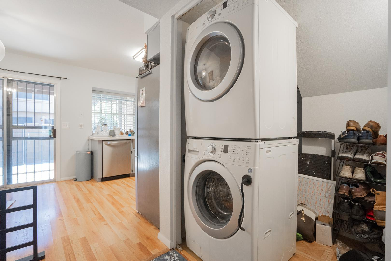 8111 West Wacker Road, Unit 70 Peoria, AZ 85381 - Photo 15 of 38 a view of a kitchen with washer and dryer