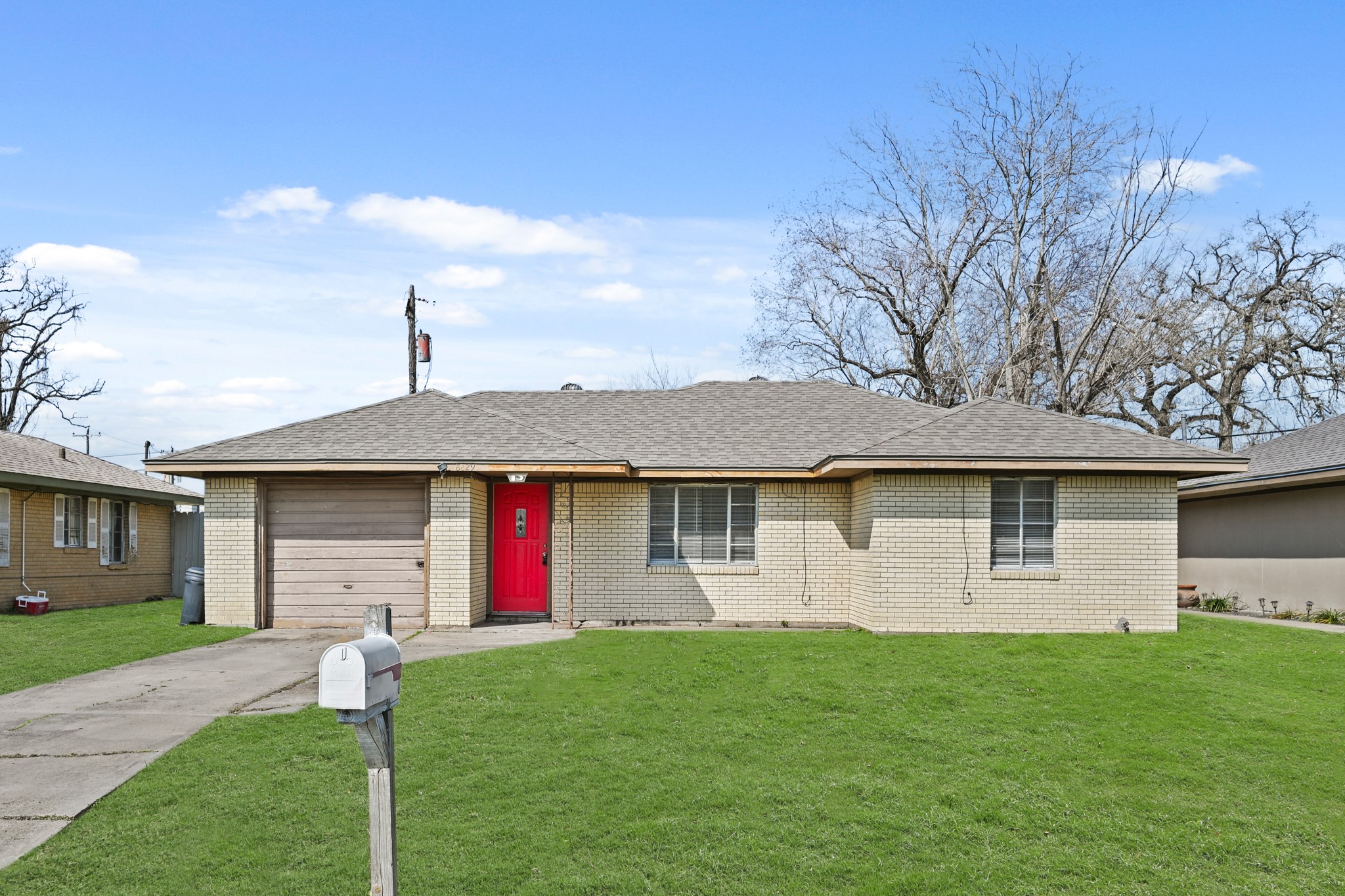 8829 Woodlyn Road Houston, TX 77078 - Photo 1 of 16