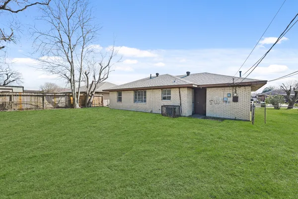 a view of a house with a big yard
