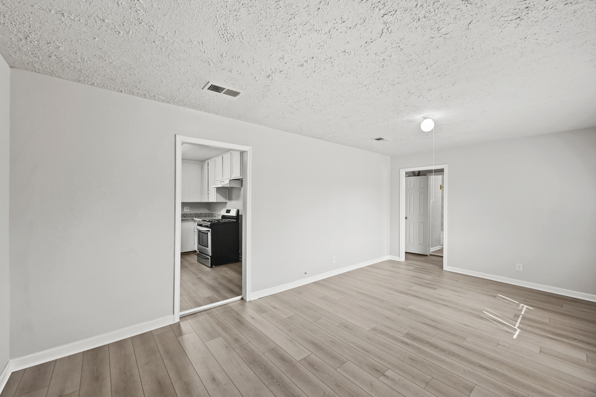 8829 Woodlyn Road Houston, TX 77078 - Photo 4 of 16