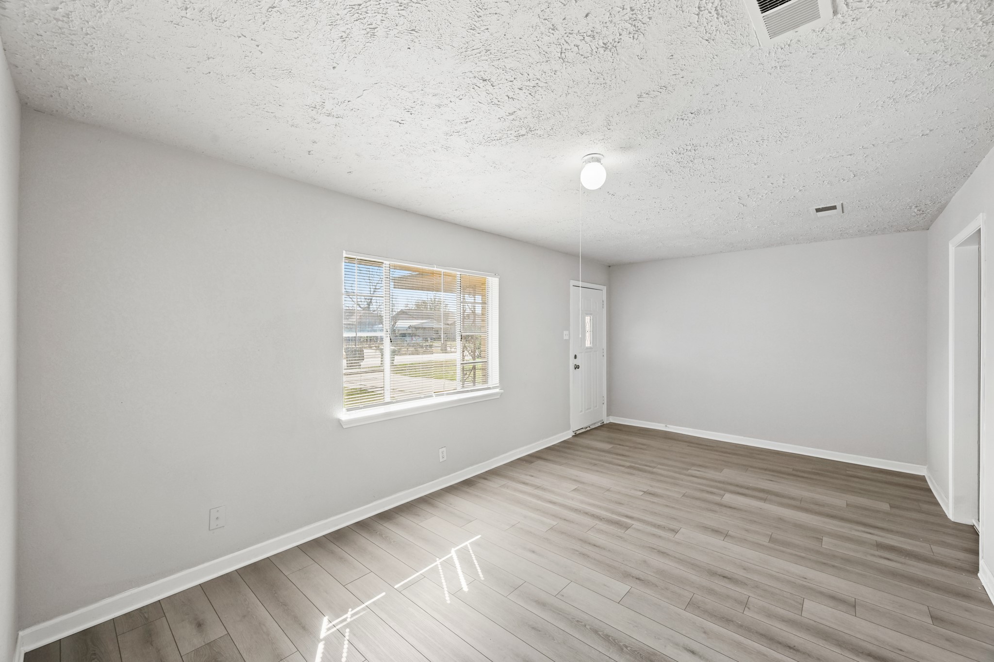 8829 Woodlyn Road Houston, TX 77078 - Photo 5 of 16