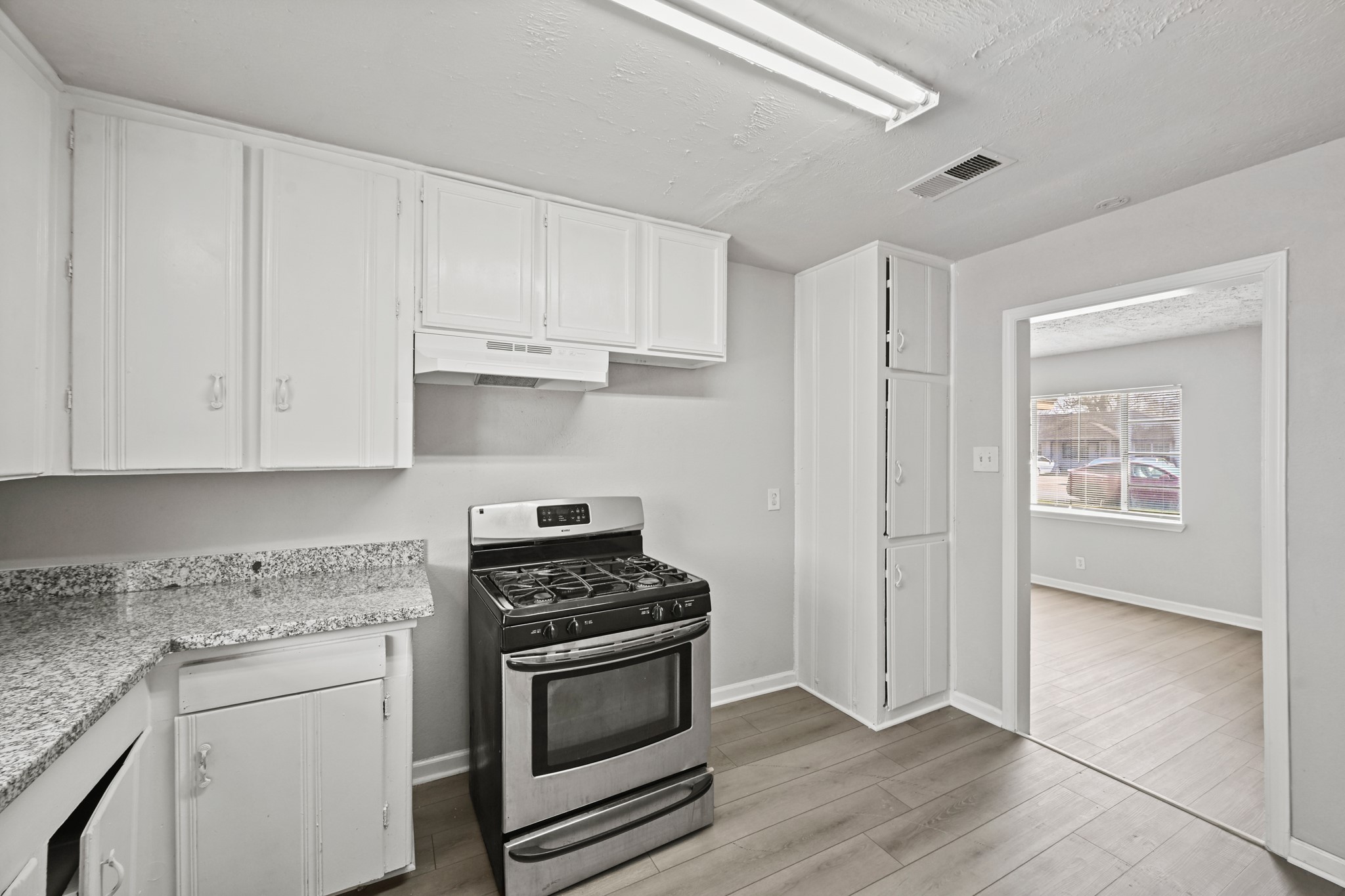 8829 Woodlyn Road Houston, TX 77078 - Photo 8 of 16