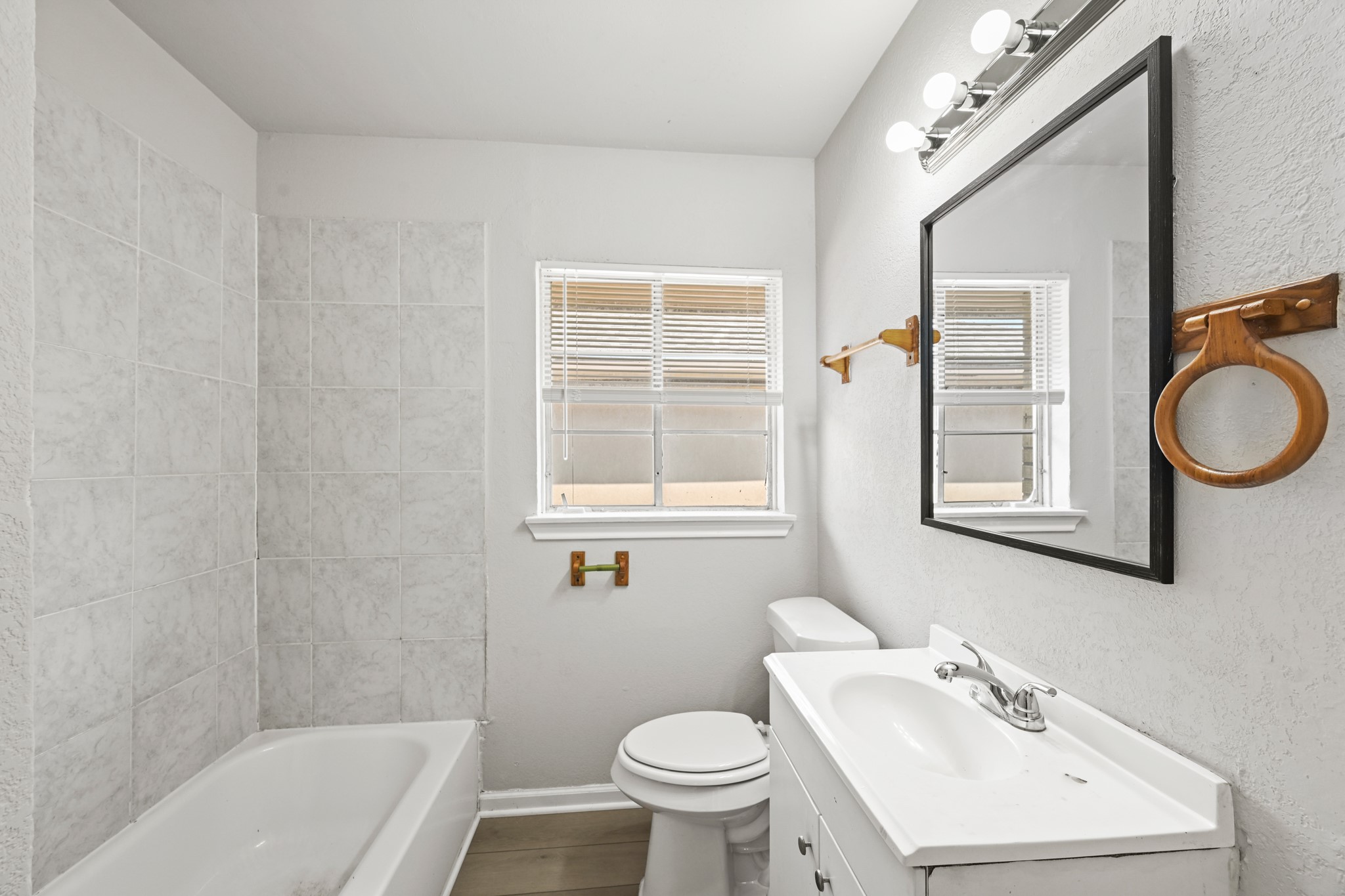 8829 Woodlyn Road Houston, TX 77078 - Photo 9 of 16