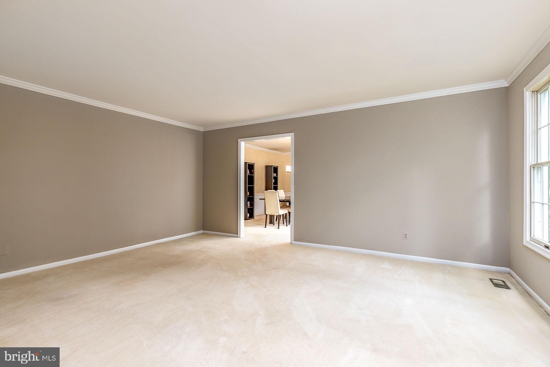 1954 Barton Hill Road Reston, VA 20191 - Photo 5 of 48