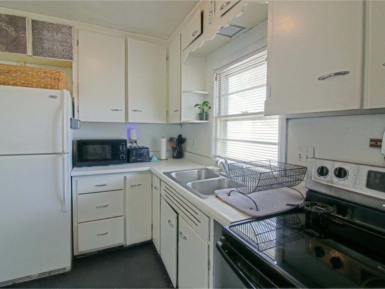 120 Heineberg Road Burlington, VT 05408 - Photo 5 of 33