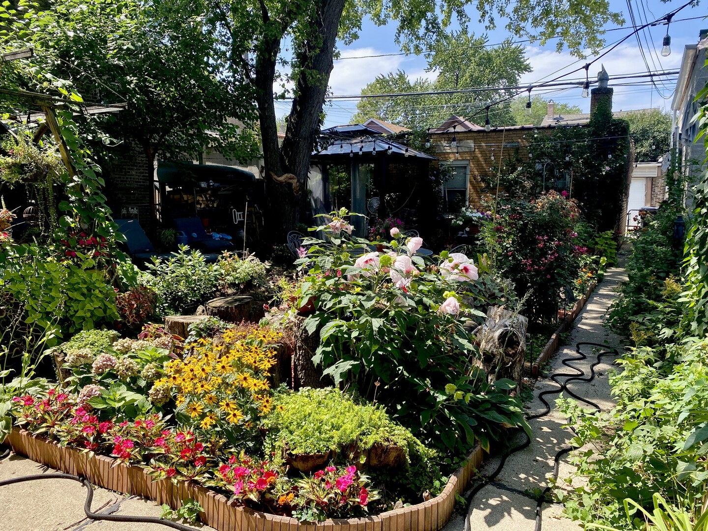 3078 North Davlin Court, Unit 2 Chicago, IL 60618 - Photo 18 of 19 a bunch of flowers are in a garden