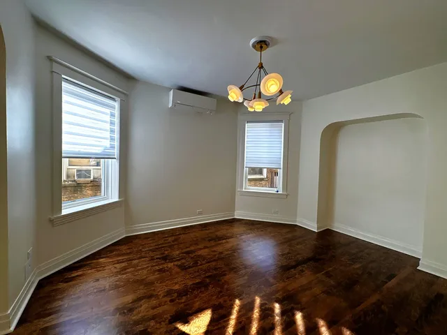 $2,400 | 3078 North Davlin Court, Unit 2, Chicago, IL 60618