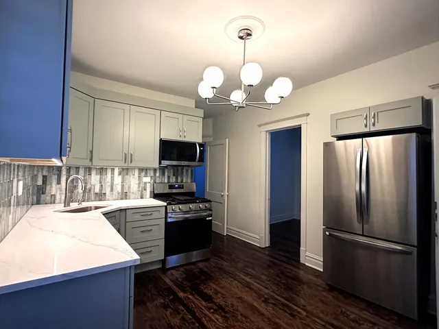 $2,400 | 3078 North Davlin Court, Unit 2, Chicago, IL 60618