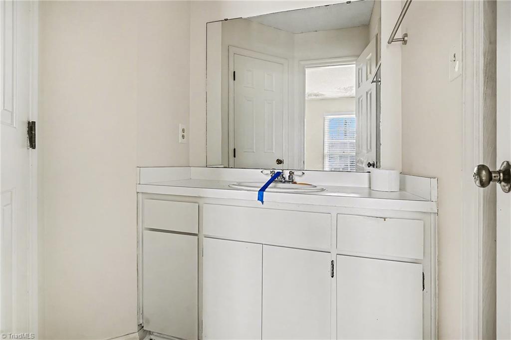 1201 Deptford Court Raleigh, NC 27609 - Photo 11 of 20