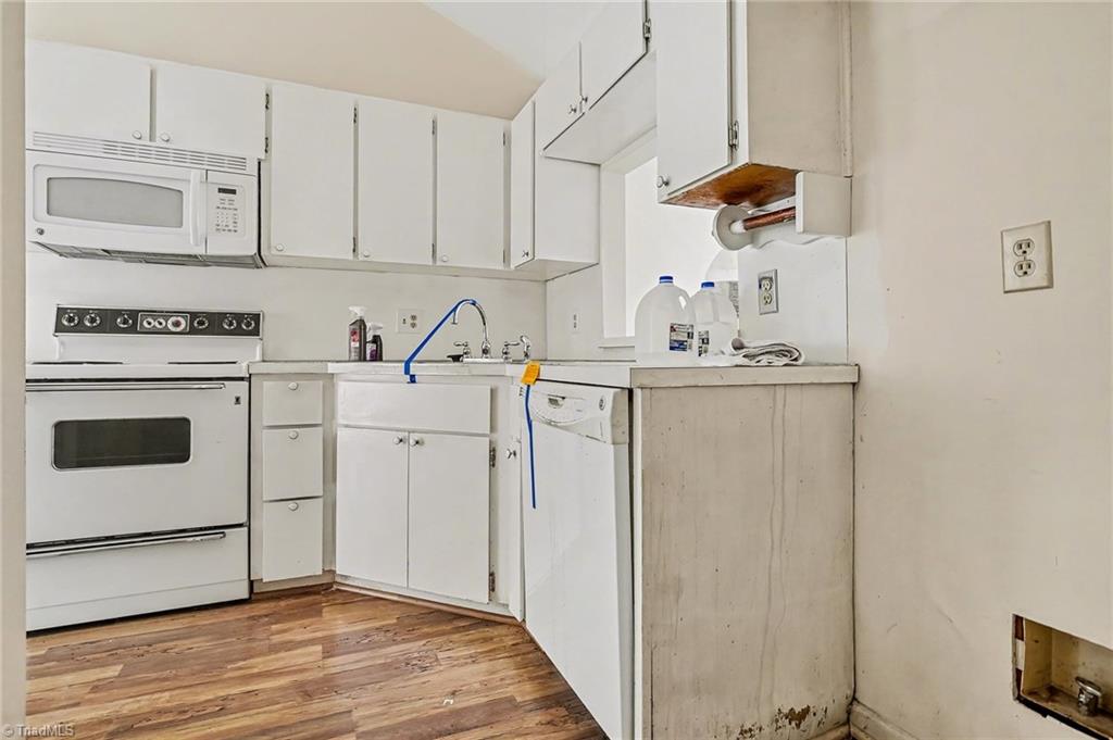 1201 Deptford Court Raleigh, NC 27609 - Photo 6 of 20