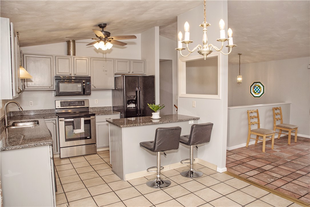 87 Leon E Whipple Road Warwick, RI 02886 - Photo 4 of 30 Gallery Image 4
