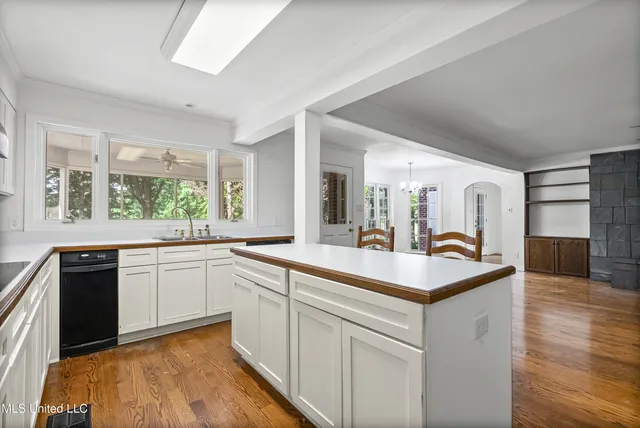 $365,000 | 521 Gwen Road, Senatobia, MS 38668