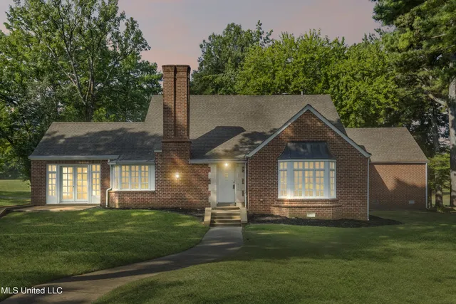 $365,000 | 521 Gwen Road, Senatobia, MS 38668