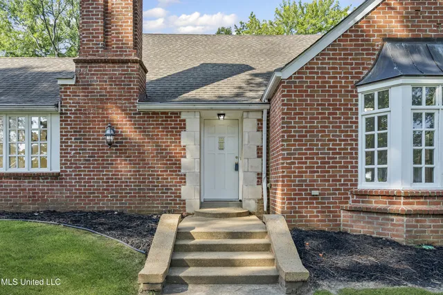 $365,000 | 521 Gwen Road, Senatobia, MS 38668