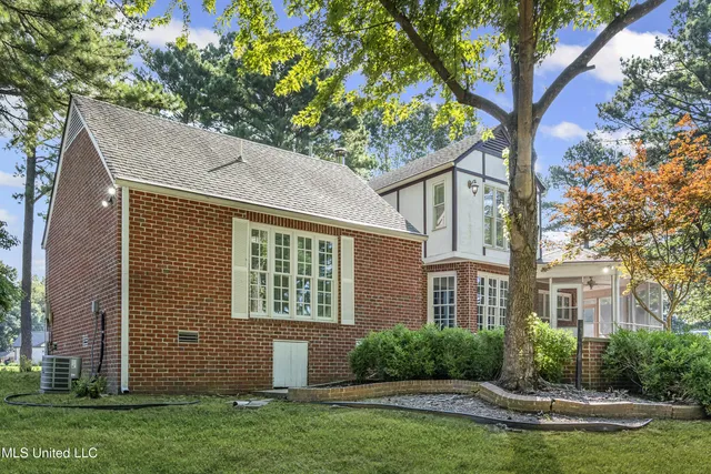 $365,000 | 521 Gwen Road, Senatobia, MS 38668