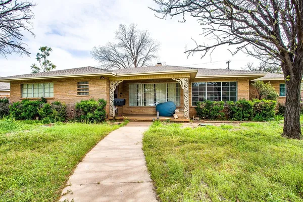 $400,000 | 1721 28th Street, Lubbock, TX 79411