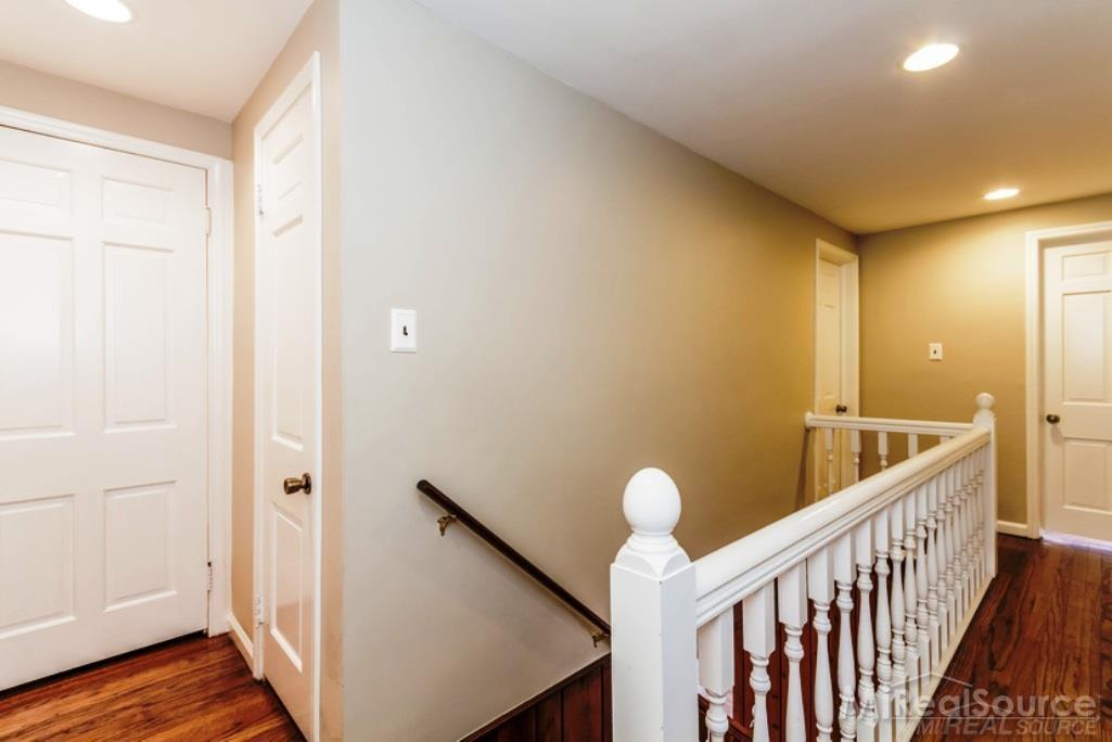 240 Vendome Road Grosse Pointe Farms, MI 48236 - Photo 21 of 33