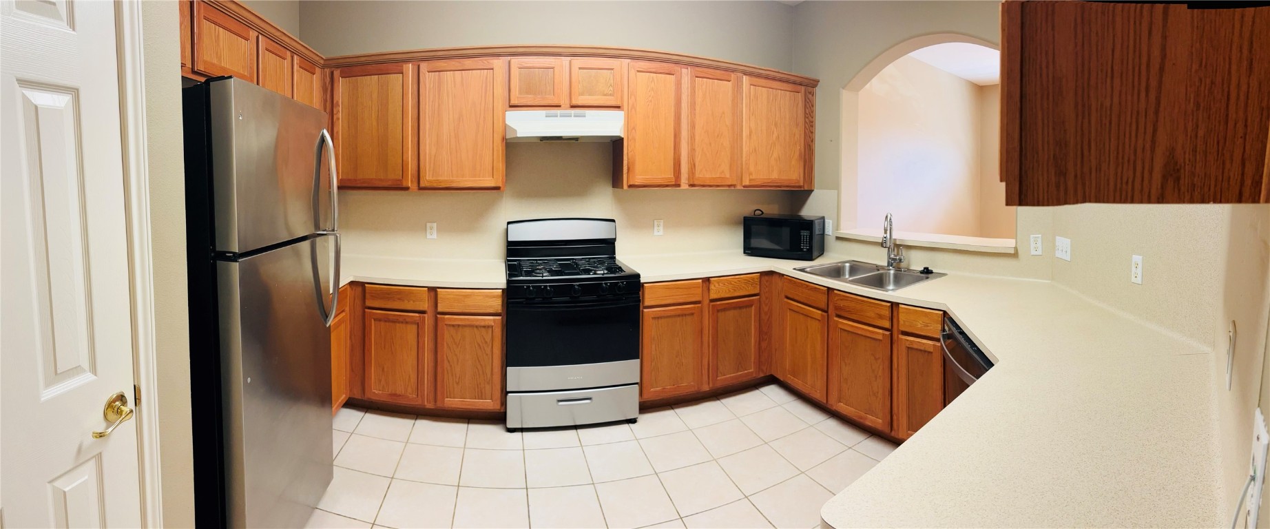 5624 Toscana Avenue Austin, TX 78724 - Photo 13 of 31 Large Kitchen w/Stainless Steel appliances and ample storage space.