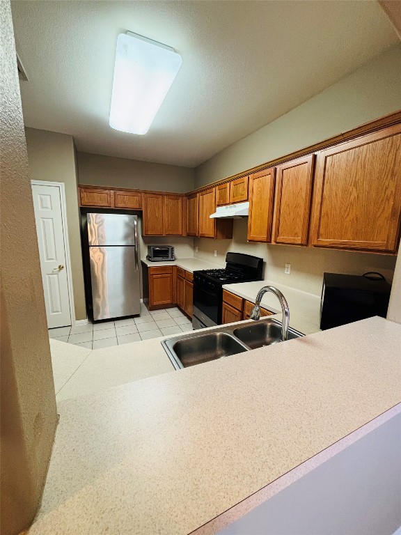 5624 Toscana Avenue Austin, TX 78724 - Photo 15 of 31 Large Kitchen w/Stainless Steel appliances and ample storage space.