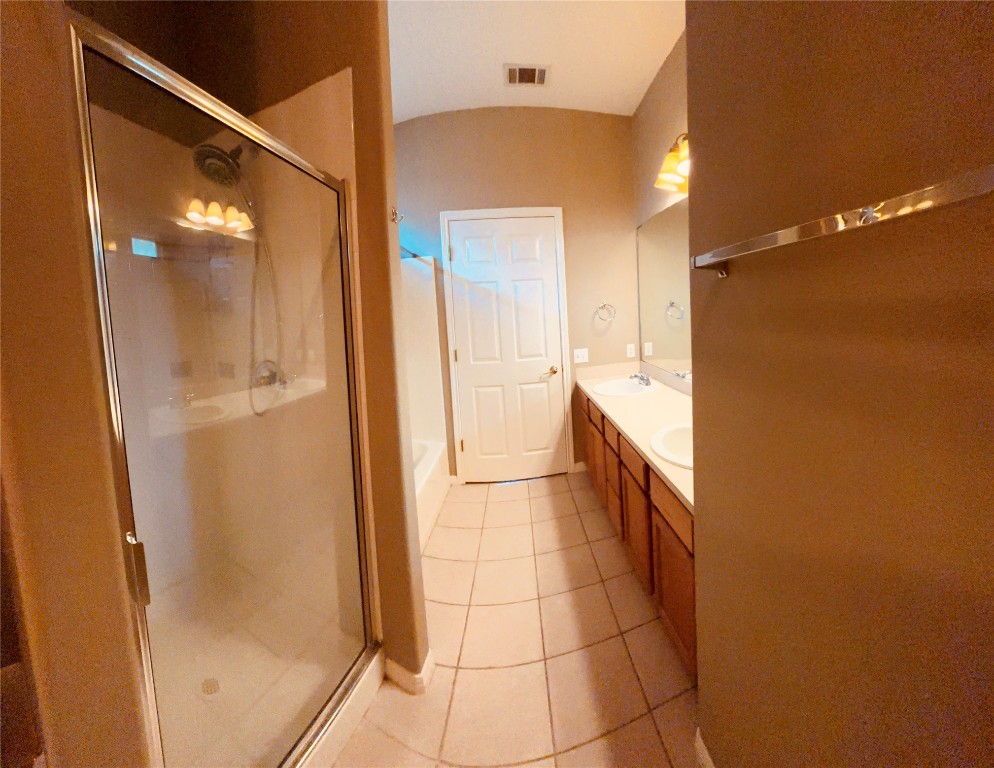 5624 Toscana Avenue Austin, TX 78724 - Photo 23 of 31 Owner's Ensuite with Double Vanity, Walk-in-Shower, bathtub and ample storage.