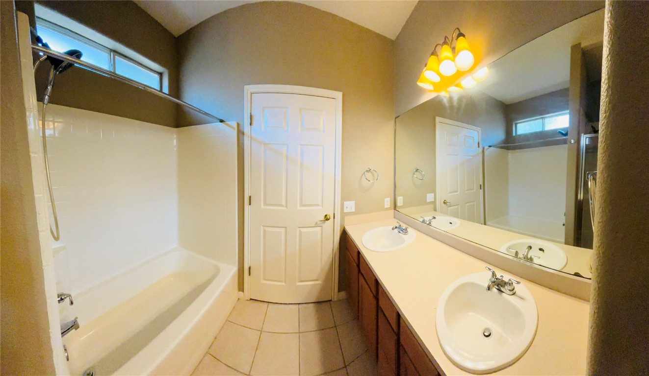 5624 Toscana Avenue Austin, TX 78724 - Photo 25 of 31 Owner's Ensuite w/double vanity, Walk-in-Shower and Bathtub.
