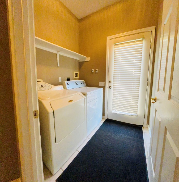 5624 Toscana Avenue Austin, TX 78724 - Photo 27 of 31 Designated Laundry room w/Washer & Dryer.