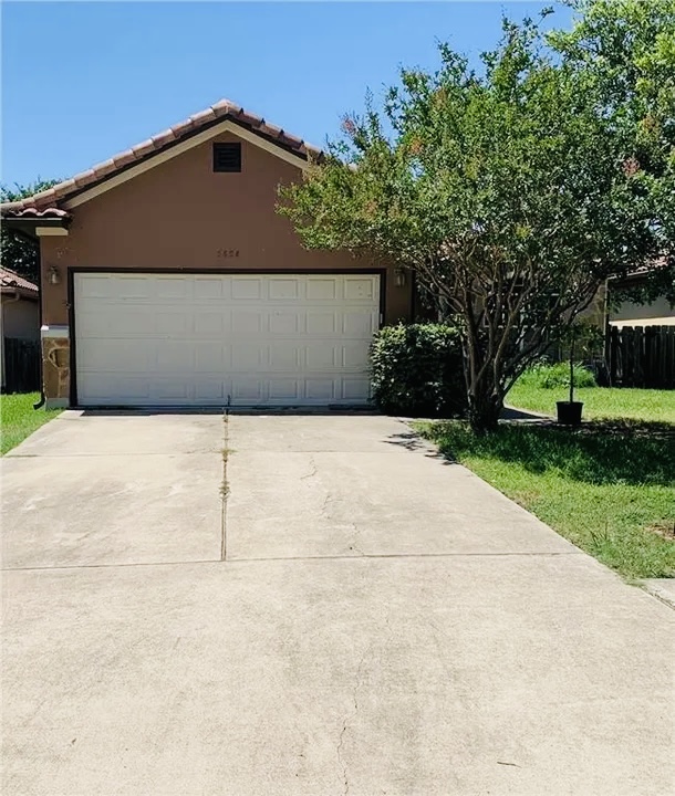 5624 Toscana Avenue Austin, TX 78724 - Photo 3 of 31 Garage featuring driveway