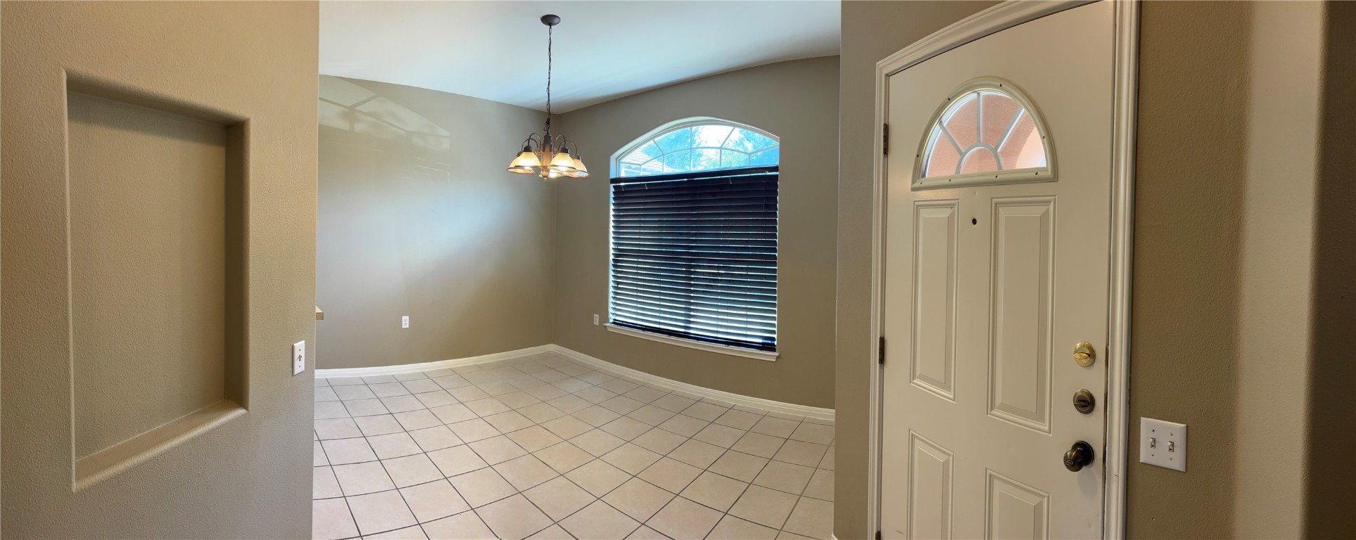 5624 Toscana Avenue Austin, TX 78724 - Photo 8 of 31 Entryway leads to the designated Dining Area.