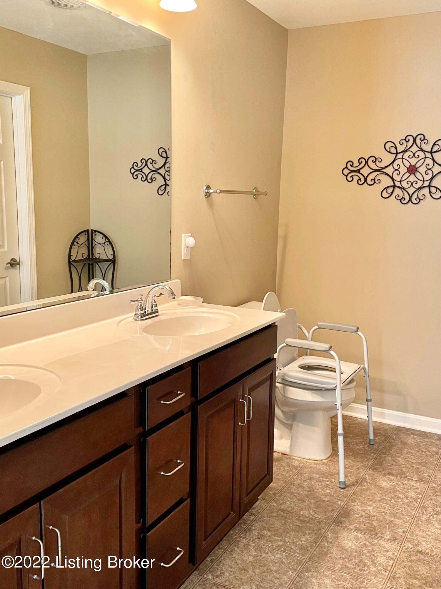 6708 Renate Road Louisville, KY 40291 - Photo 13 of 19 IMG_5020