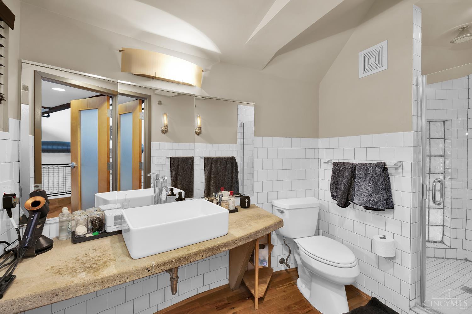 404 Reading Road, Unit 401 Cincinnati, OH 45202 - Photo 37 of 58 Gallery Image 37
