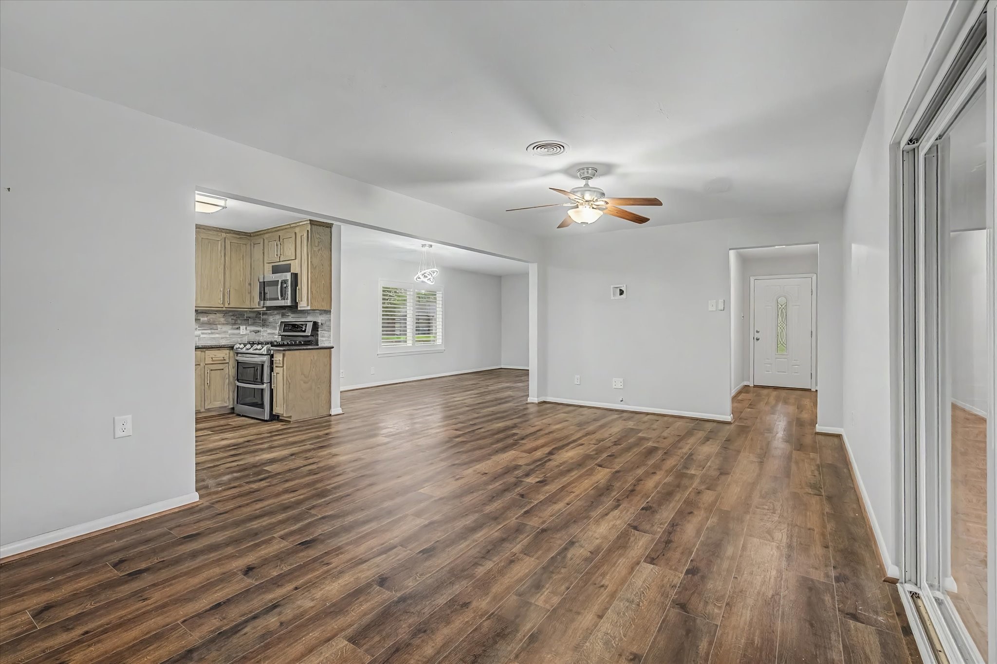 2123 Ridgecrest Drive Houston, TX 77055 - Photo 9 of 44