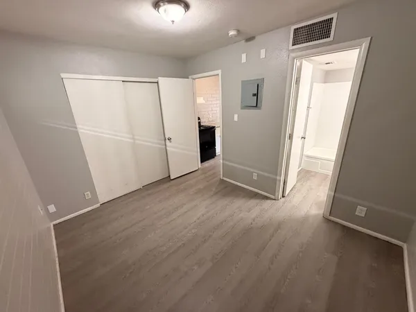 $695 | 6802 West Glendale Avenue, Unit 8, Glendale, AZ 85303