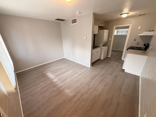 $695 | 6802 West Glendale Avenue, Unit 8, Glendale, AZ 85303