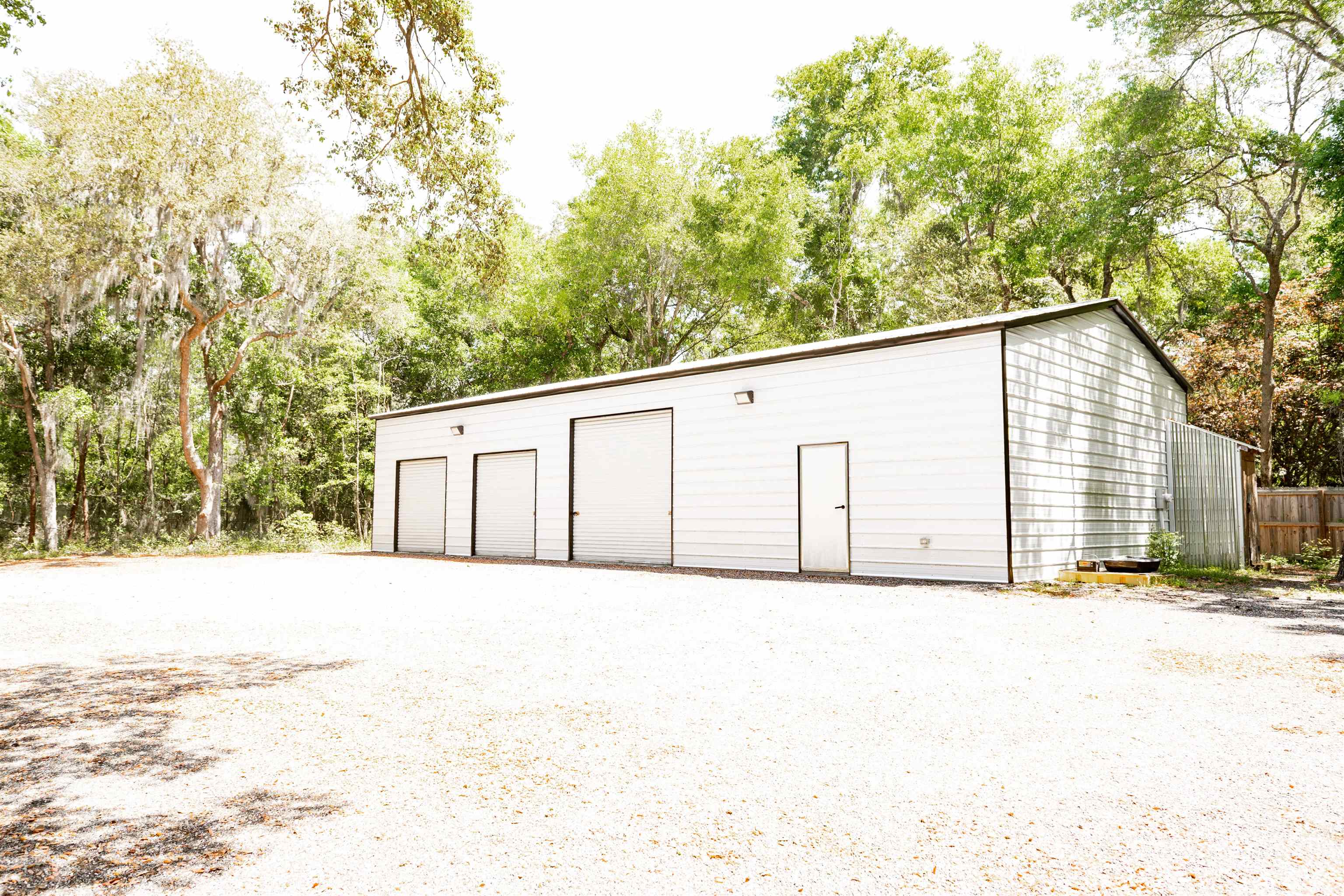 2950 Kings Road St. Augustine, FL 32086 - Photo 4 of 42 a big white house with a large tree in front of it