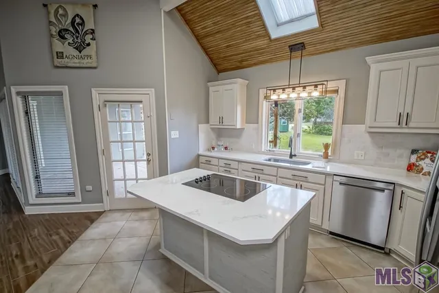 $460,000 | 1930 South Houmas Avenue, Gonzales, LA 70737