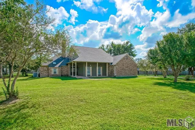 $460,000 | 1930 South Houmas Avenue, Gonzales, LA 70737