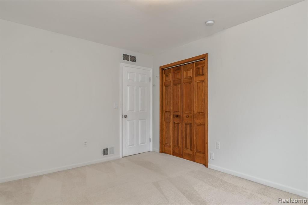 887 Ten Point Drive Rochester, MI 48309 - Photo 26 of 39