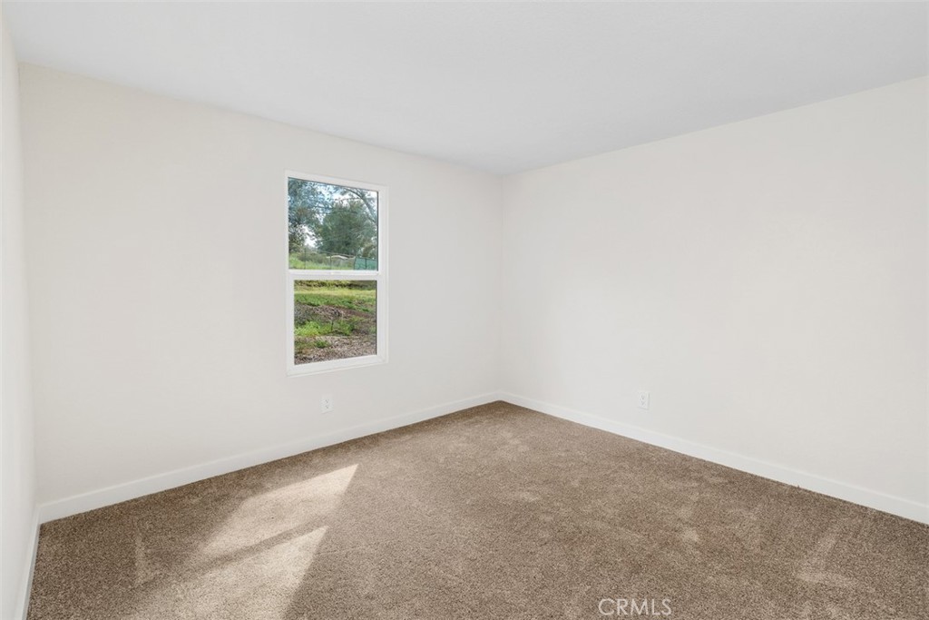 42580 East Benton Road Hemet, CA 92544 - Photo 19 of 31 an empty room with a window