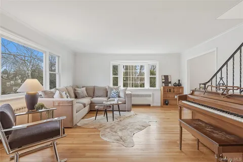 $1,097,000 | 32 Sherwood Drive, Larchmont, NY 10538