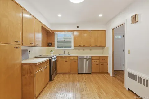 $1,097,000 | 32 Sherwood Drive, Larchmont, NY 10538