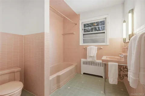 $1,097,000 | 32 Sherwood Drive, Larchmont, NY 10538