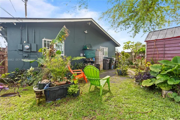 a wooden bench sitting in backside of a house
